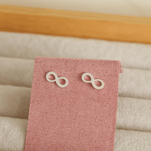 Aretes Infinito Silver (único disponible)